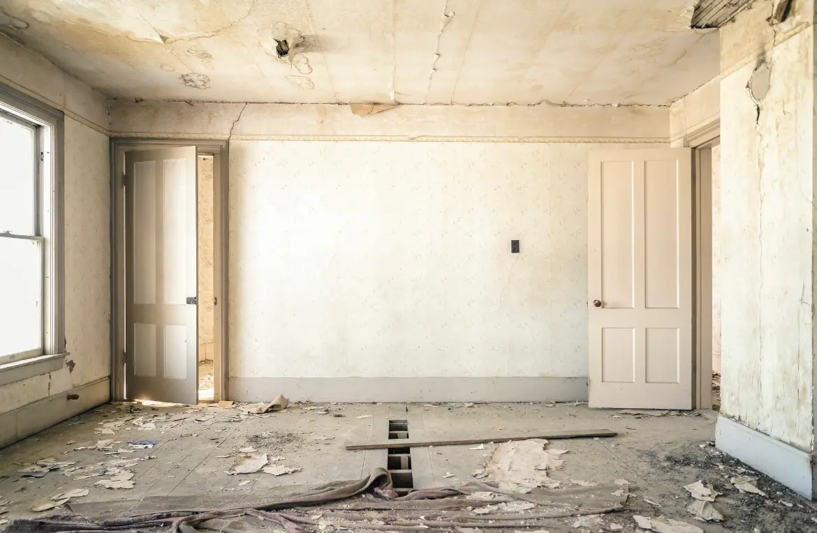 Waste disposal crew managing a cleanout project in Alturas